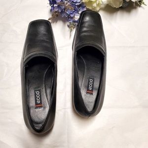 NWOB Ecco Shape  square toe-pumps